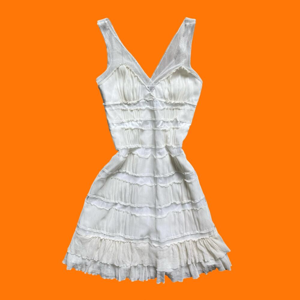 00's vintage white 100% silk chiffon bridal y2k dress Size 4 bcbg *flaws*